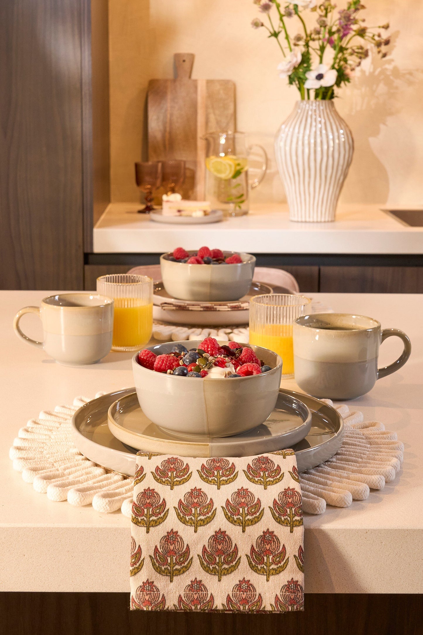 Ozzu Dinnerware Set Grey 16 Pieces
